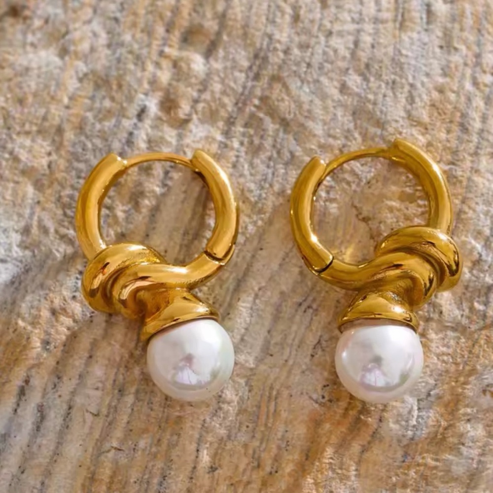 NEW Elegant Gold and Pearl Hoop Earrings